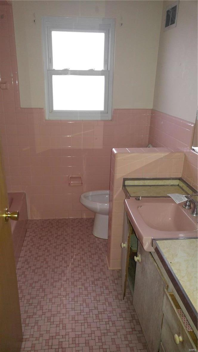 895 Graham Road Florissant, MO 63031 - Photo 5 of 14 Gallery Image 5
