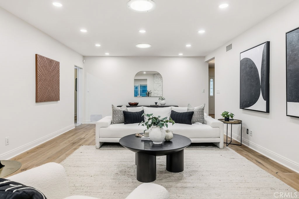 5725 Rhodes Avenue Valley Village, CA 91607 - Photo 15 of 73