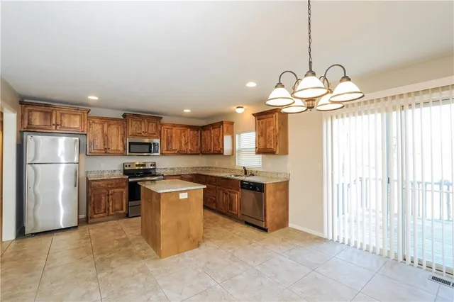 $2,425 | 622 Autumn Drive, Belton, MO 64012