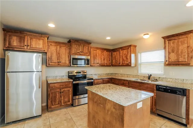 $2,425 | 622 Autumn Drive, Belton, MO 64012