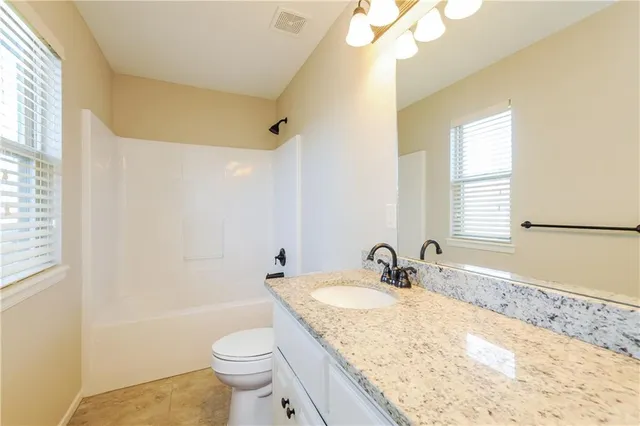 $2,425 | 622 Autumn Drive, Belton, MO 64012