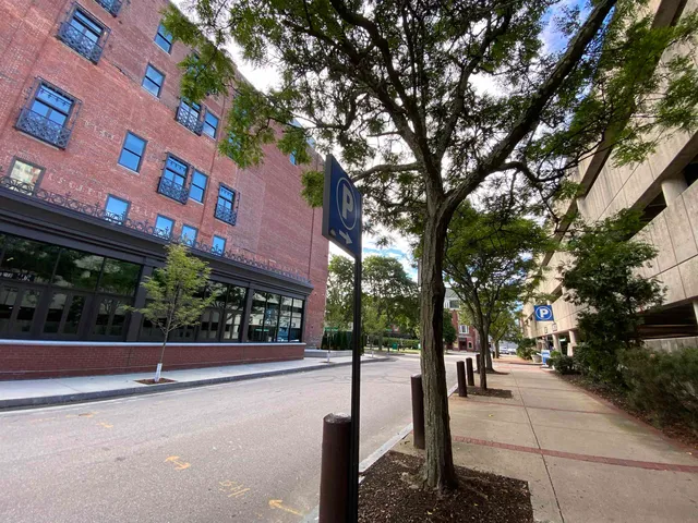 $1,699 | 83 Hanover Street, Unit 301, Manchester, NH 03101