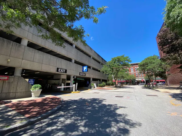 $1,699 | 83 Hanover Street, Unit 301, Manchester, NH 03101