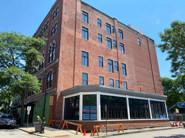 $1,699 | 83 Hanover Street, Unit 301, Manchester, NH 03101