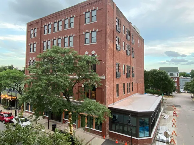 $1,699 | 83 Hanover Street, Unit 301, Manchester, NH 03101