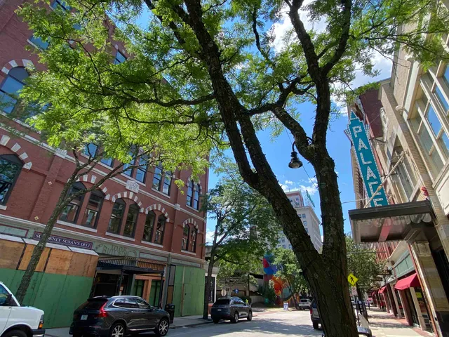 $1,699 | 83 Hanover Street, Unit 301, Manchester, NH 03101