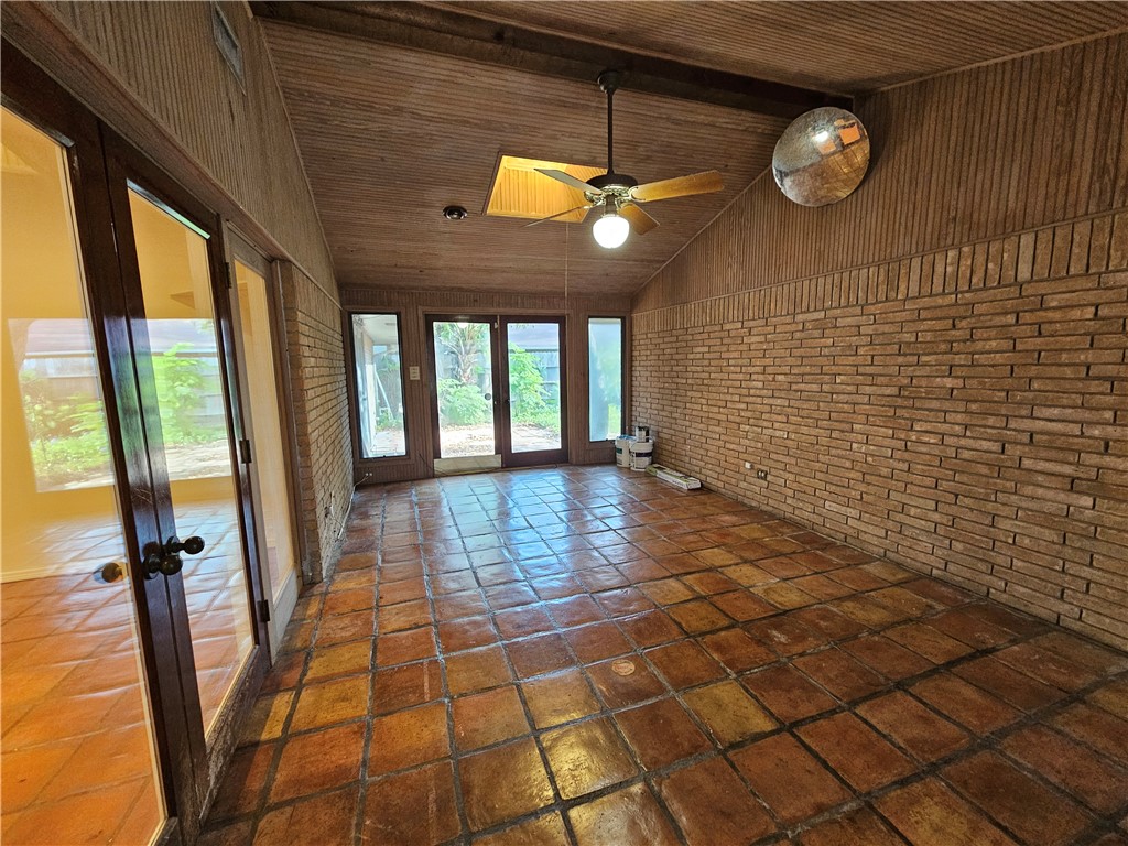 4825 Wooldridge Road Corpus Christi, TX 78413 - Photo 11 of 20 a view of an entryway