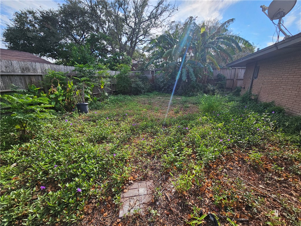 4825 Wooldridge Road Corpus Christi, TX 78413 - Photo 20 of 20 a backyard of a house with lots of green space