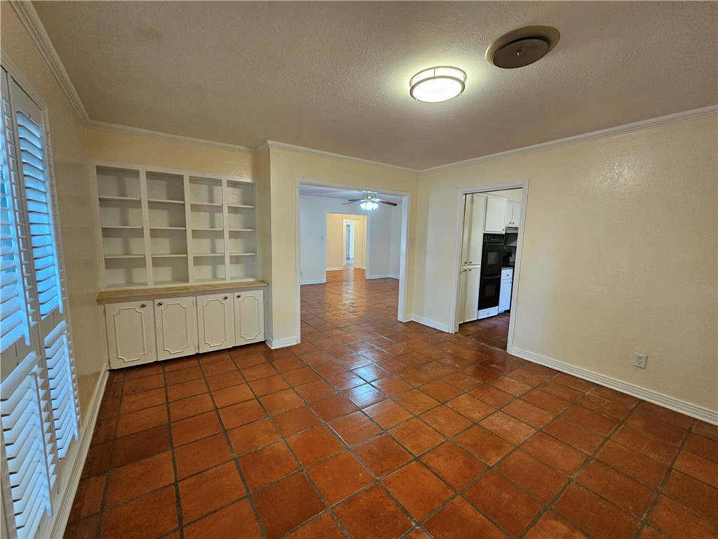 4825 Wooldridge Road Corpus Christi, TX 78413 - Photo 6 of 20 a view of an empty room and window