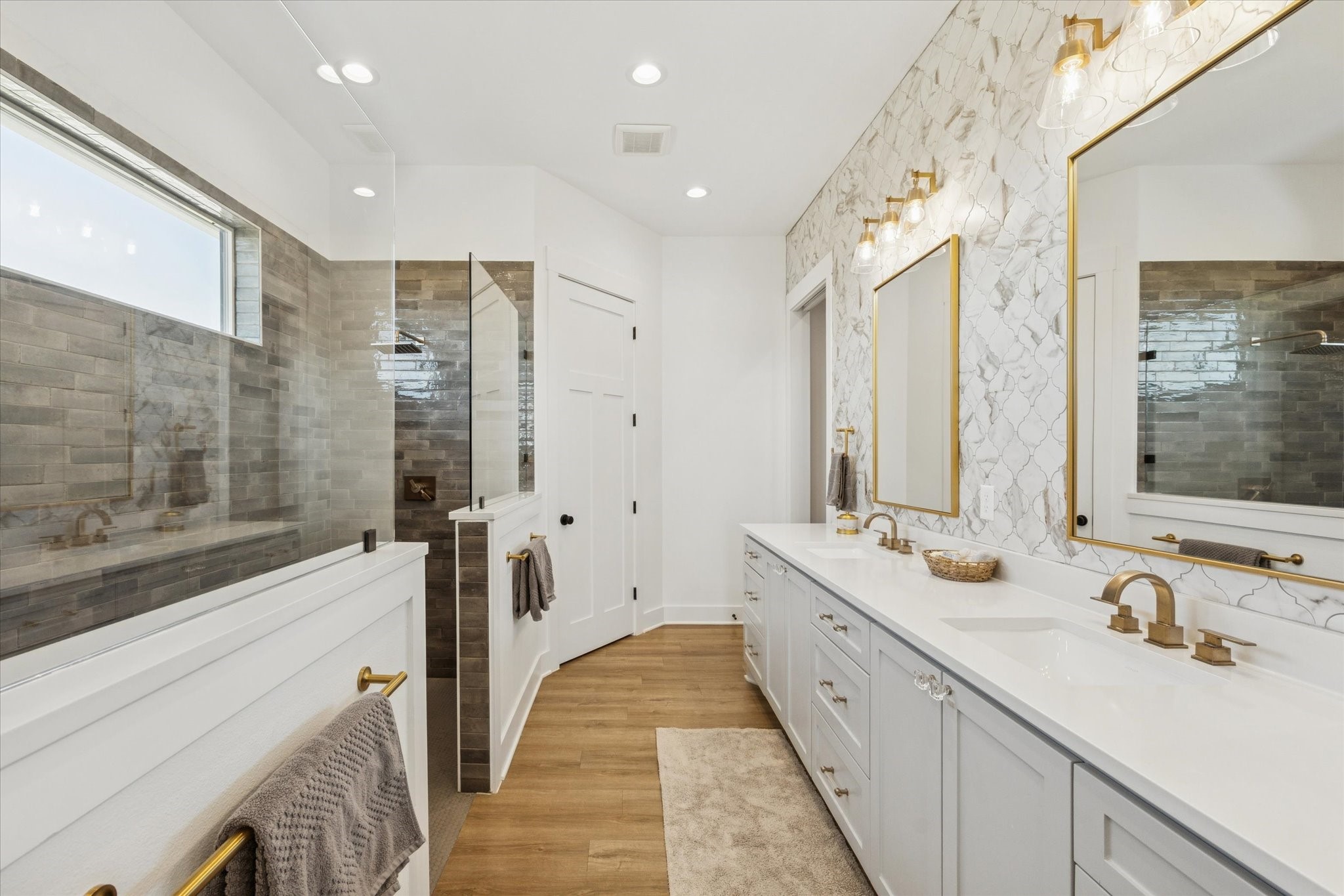 1009 Century Terrace Brenham, TX 77833 - Photo 23 of 49 a spacious bathroom with double vanity and a bathtub