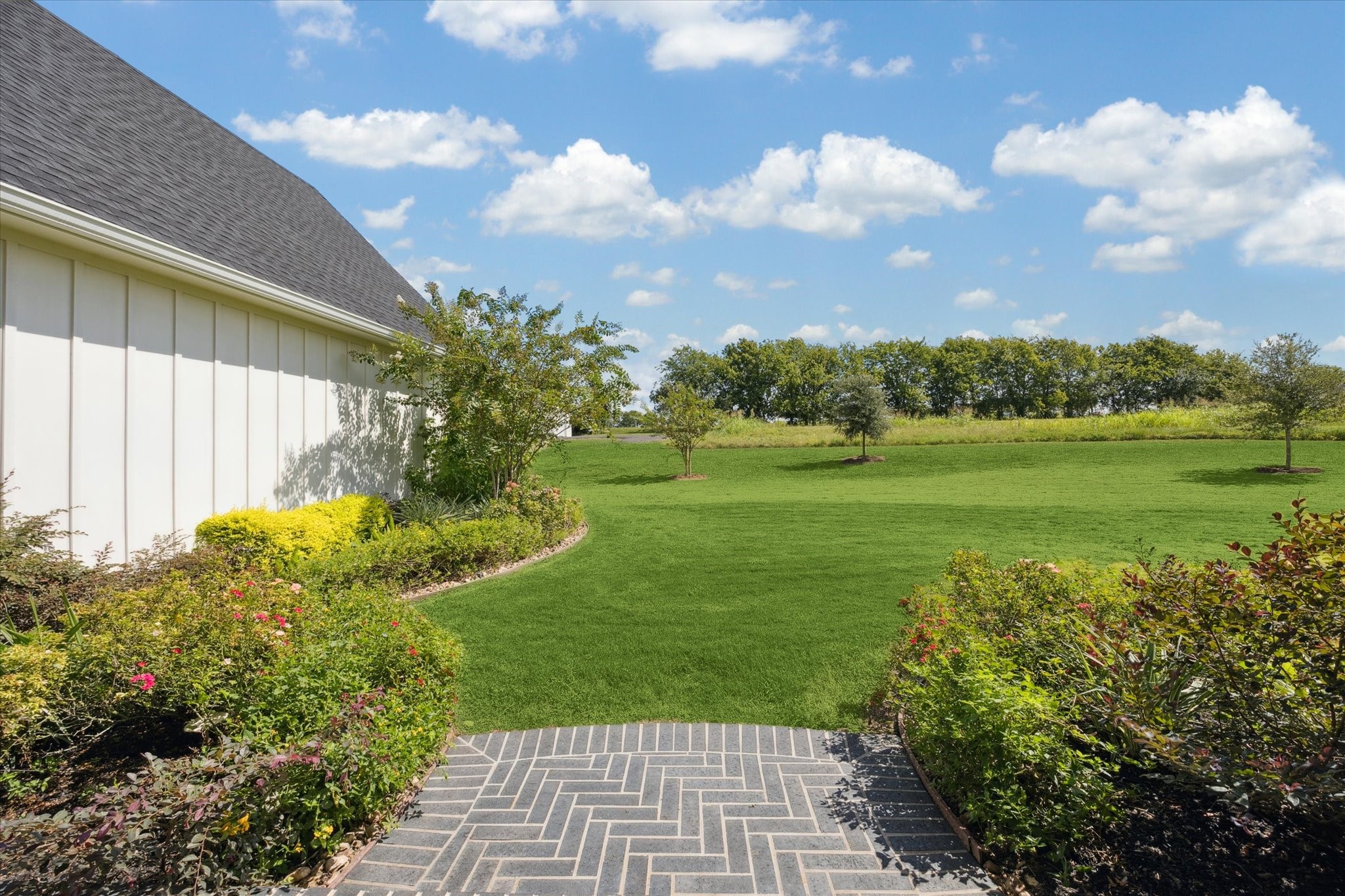 1009 Century Terrace Brenham, TX 77833 - Photo 43 of 49 a view of a golf course with a garden