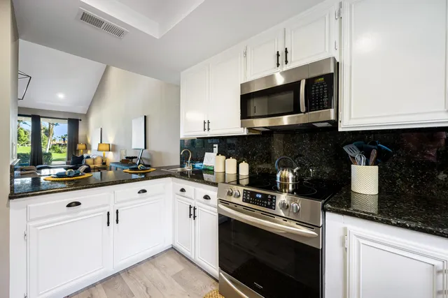 $489,000 | 146 Las Lomas, Palm Desert, CA 92260