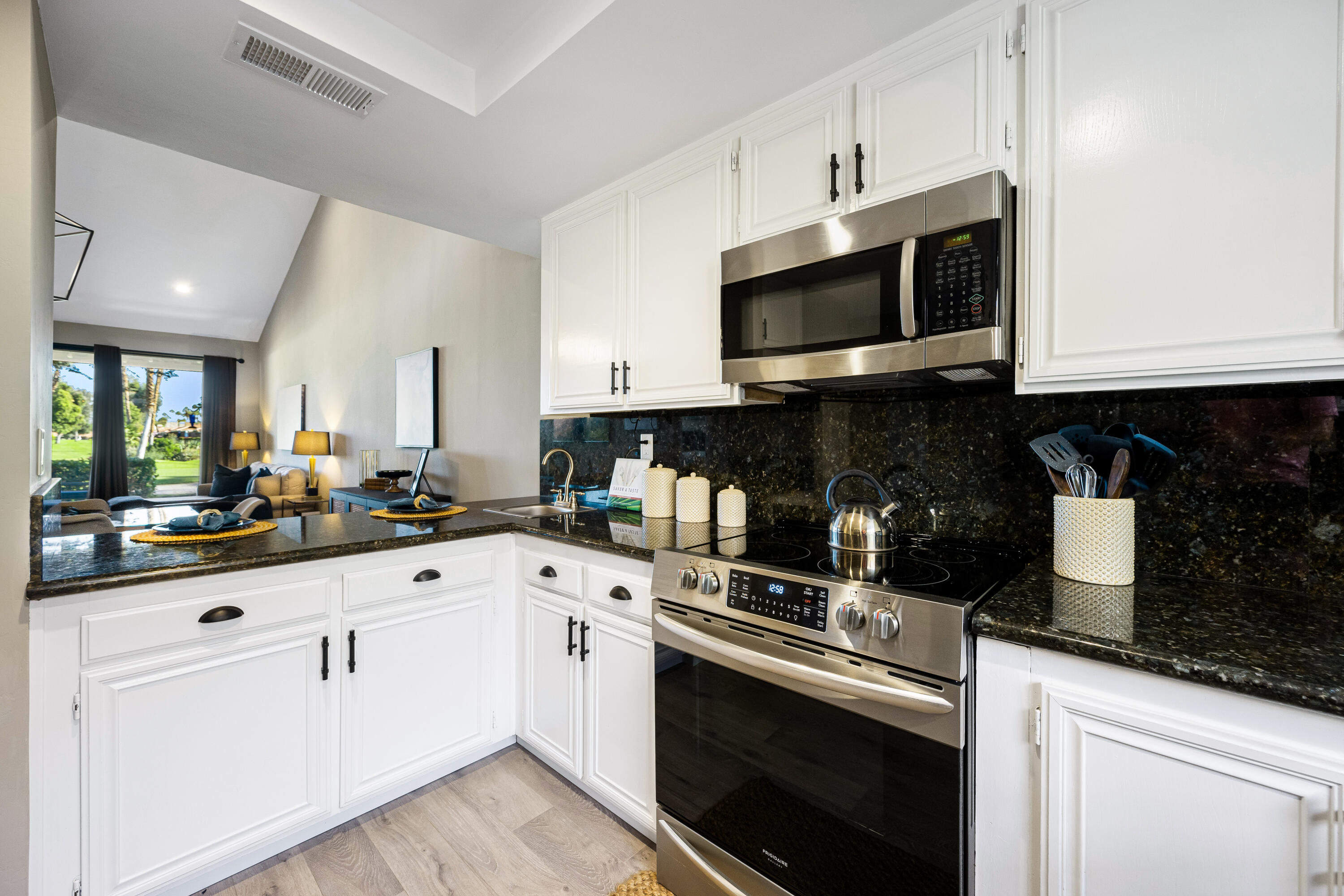 146 Las Lomas Palm Desert, CA 92260 - Photo 12 of 29 ll19