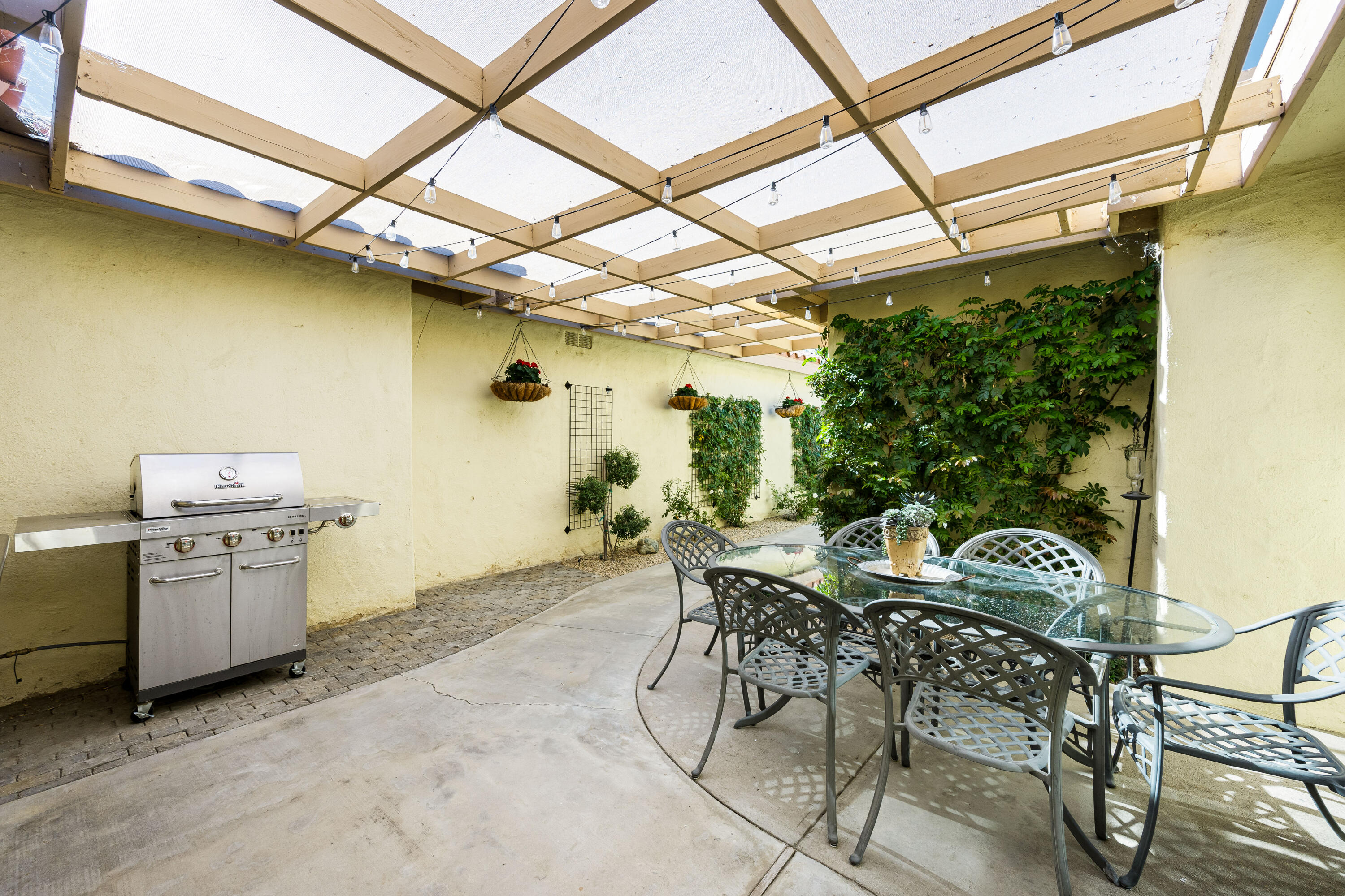 146 Las Lomas Palm Desert, CA 92260 - Photo 4 of 29 ll6