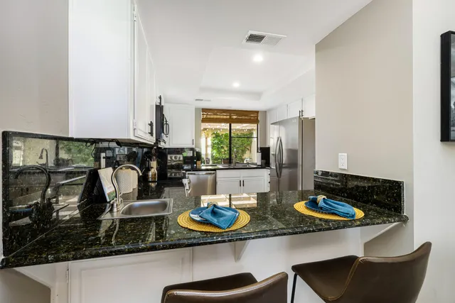 $489,000 | 146 Las Lomas, Palm Desert, CA 92260