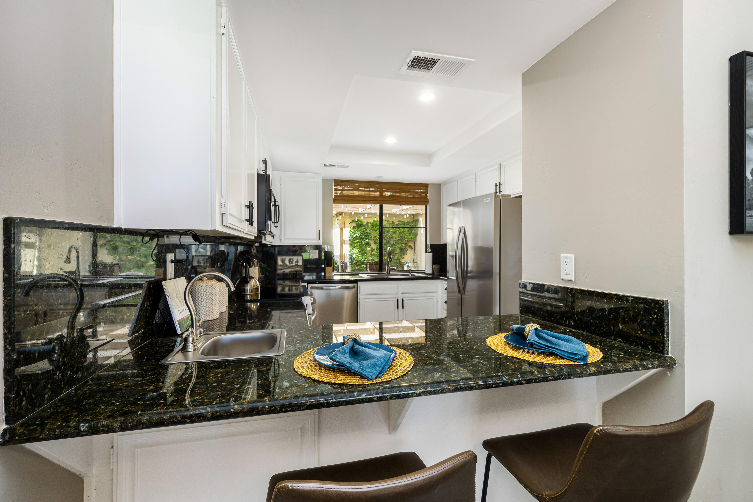 146 Las Lomas Palm Desert, CA 92260 - Photo 9 of 29 ll16