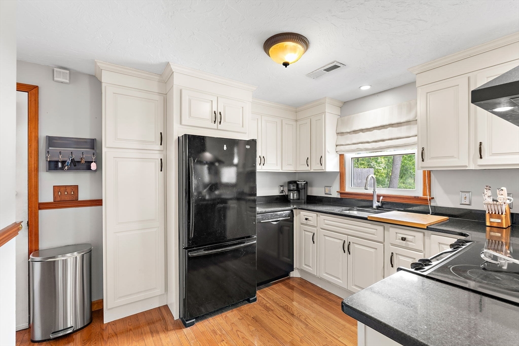 37 Angelo Street Worcester, MA 01604 - Photo 21 of 40
