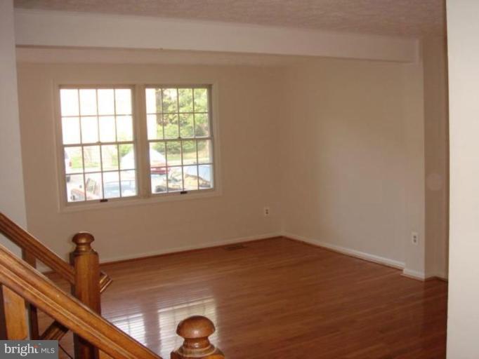 7586 Aspenpark Road Lorton, VA 22079 - Photo 2 of 10 Living Room