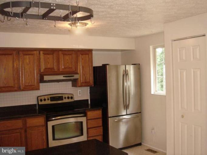 7586 Aspenpark Road Lorton, VA 22079 - Photo 10 of 10 Kitchen #2