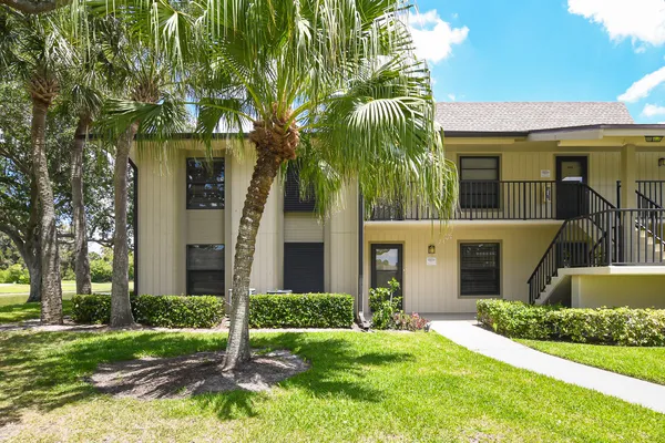 $2,200 | 20 Plantation Drive, Unit 101, Vero Beach, FL 32966