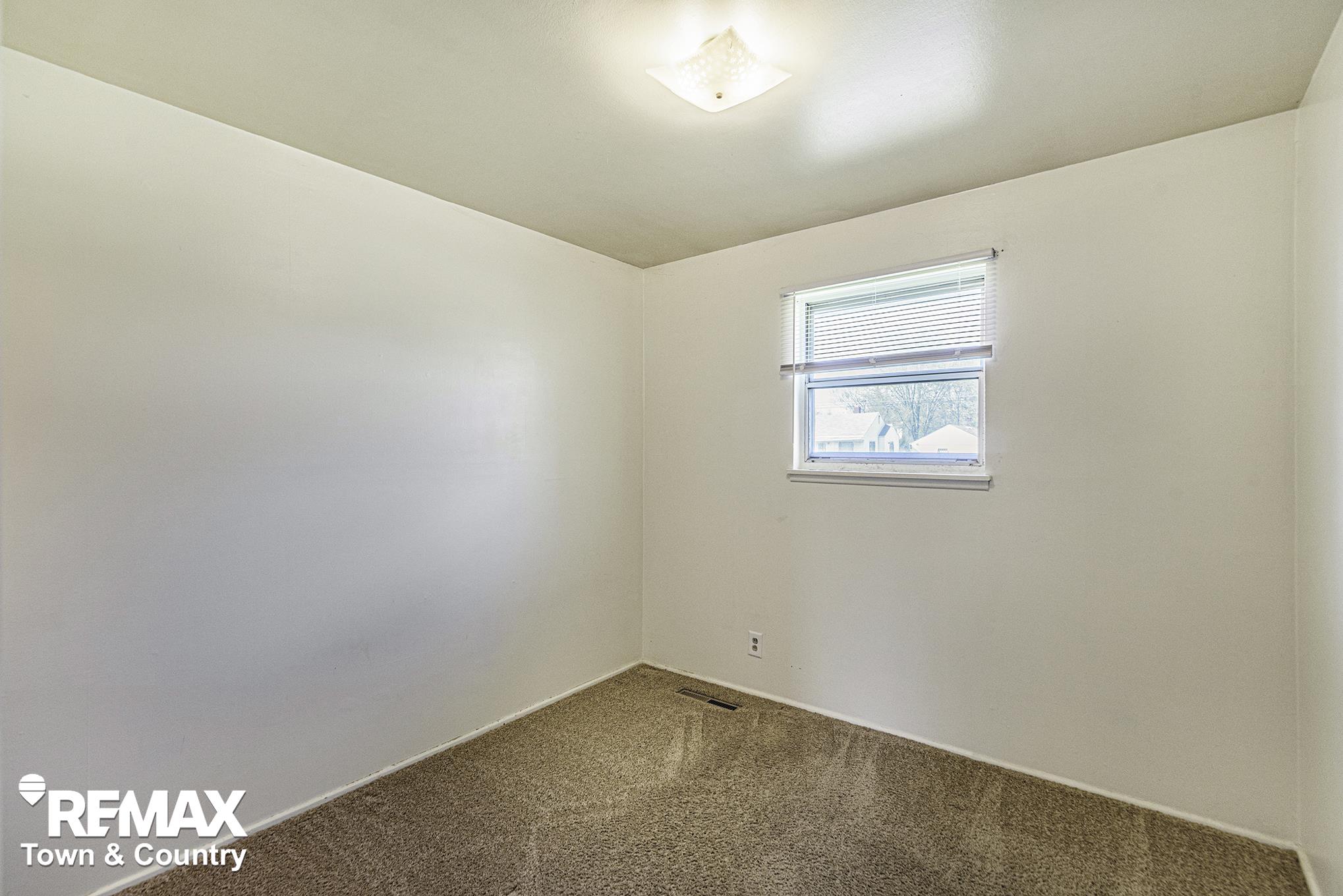 3299 West Pierson Road Flint, MI 48504 - Photo 9 of 14 50107104-8.JPG
