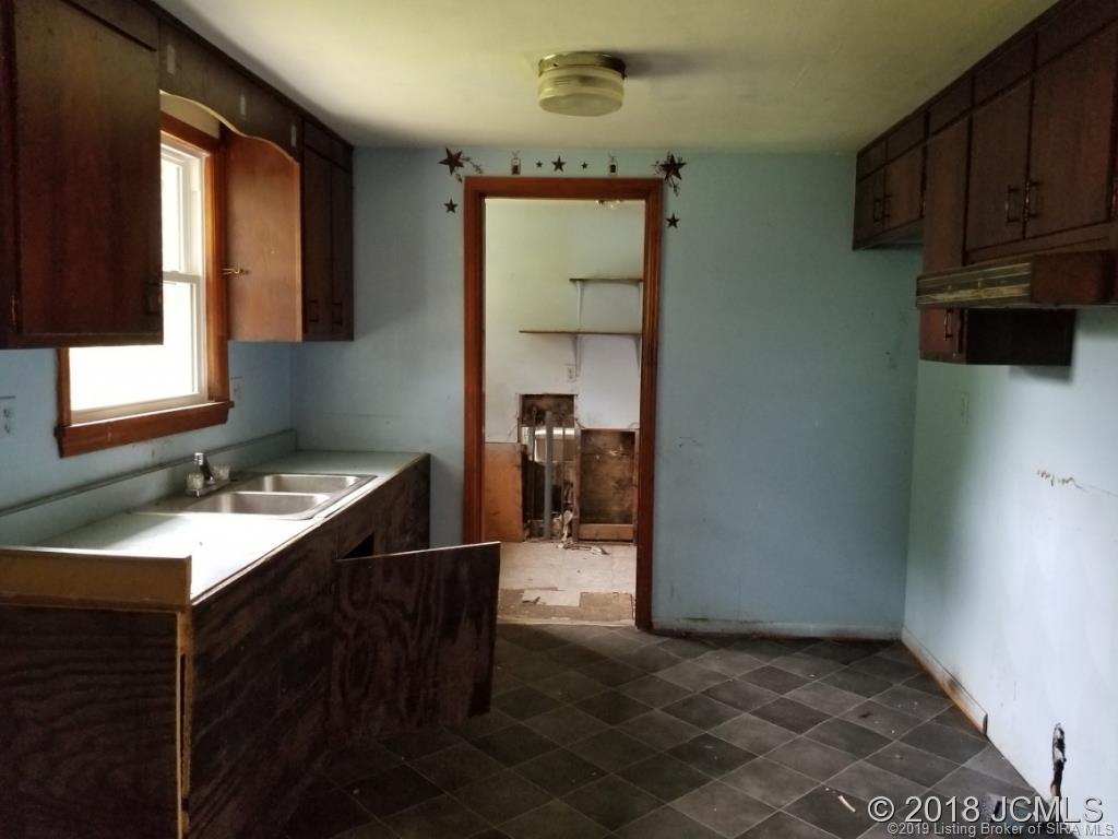 140 Maple Street Hanover, IN 47243 - Photo 6 of 12 Gallery Image 6