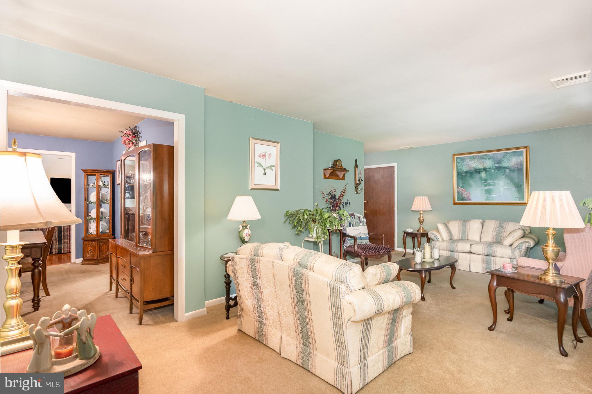 417 Ray Mar Road Oxford, PA 19363 - Photo 3 of 34 a living room with furniture and a table