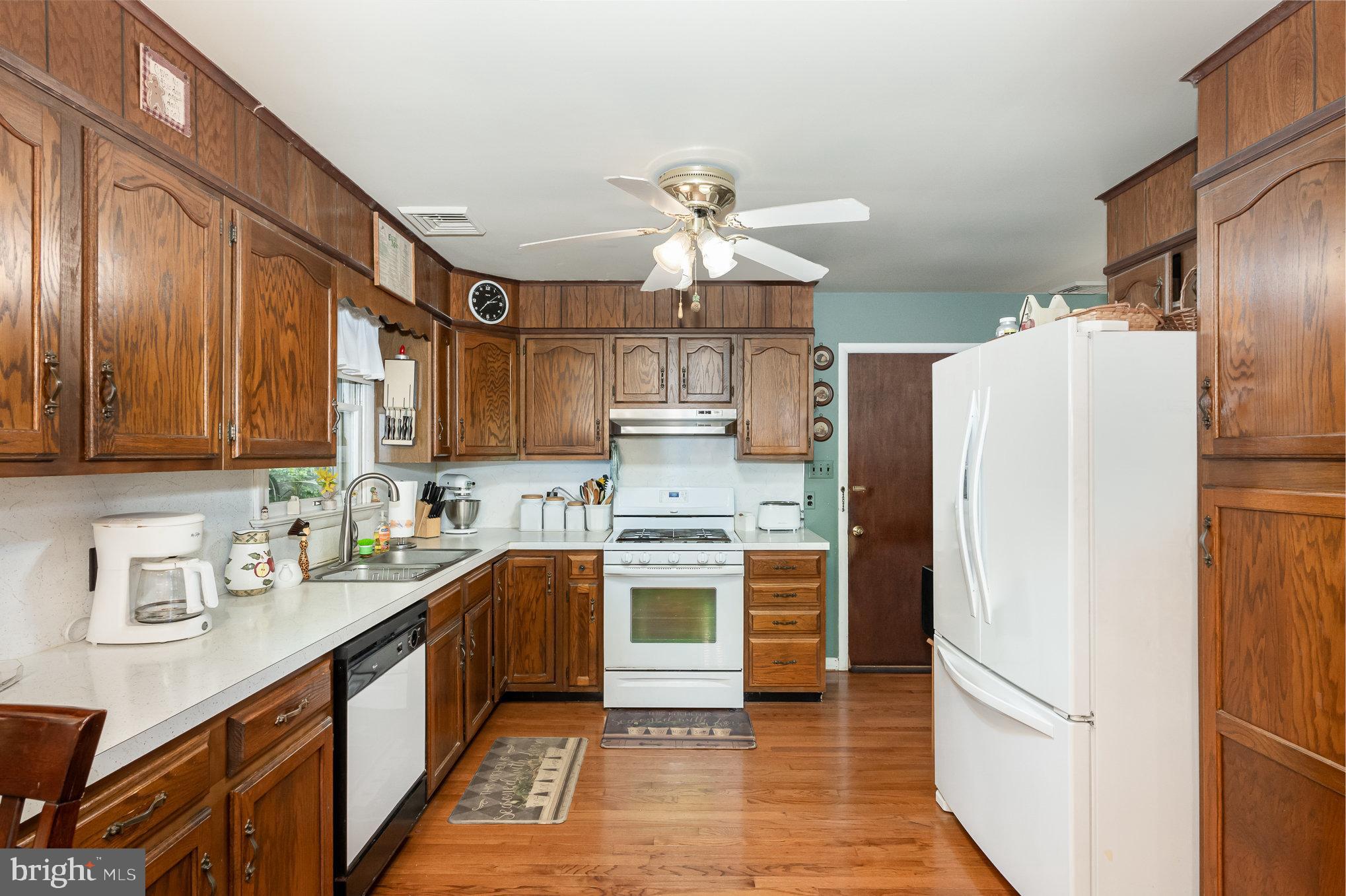 417 Ray Mar Road Oxford, PA 19363 - Photo 8 of 34 a kitchen with stainless steel appliances a stove a refrigerator and a sink