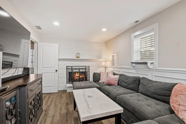 $339,000 | 8602 South Oak Park Avenue, Burbank, IL 60459