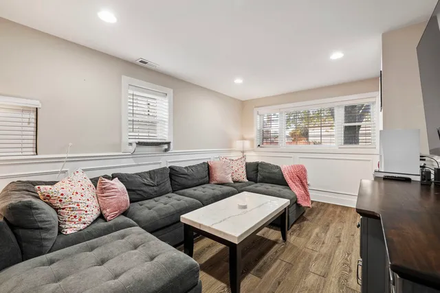 $339,000 | 8602 South Oak Park Avenue, Burbank, IL 60459