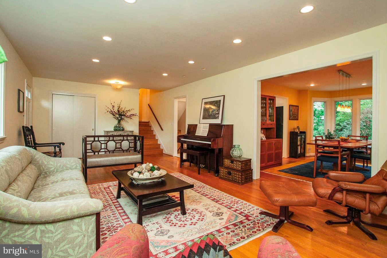3706 North Glebe Road Arlington, VA 22207 - Photo 2 of 24 Living Room