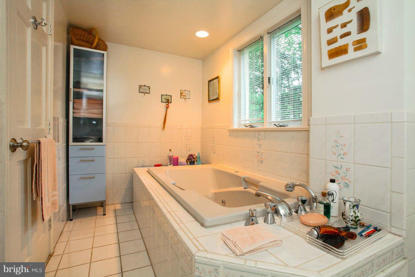 3706 North Glebe Road Arlington, VA 22207 - Photo 15 of 24 Bath