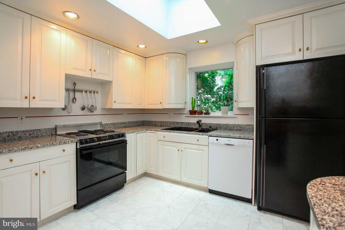 3706 North Glebe Road Arlington, VA 22207 - Photo 5 of 24 Kitchen