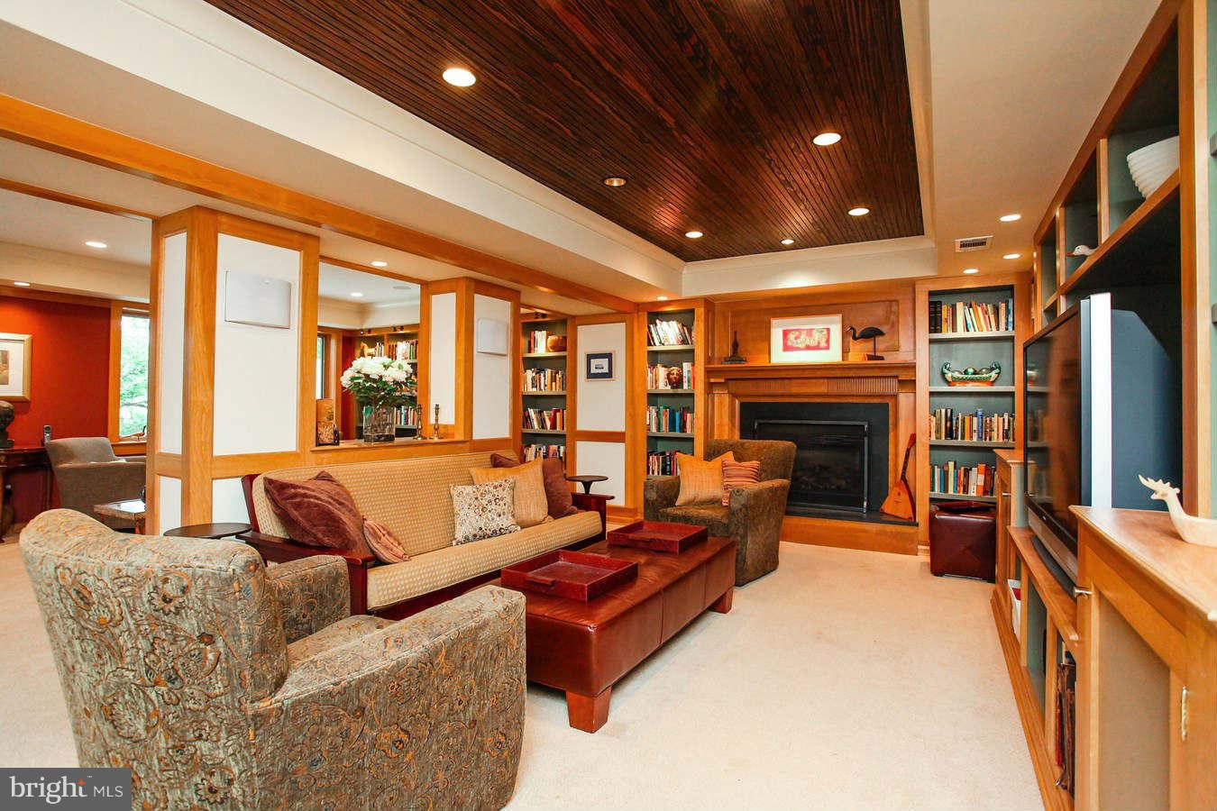 3706 North Glebe Road Arlington, VA 22207 - Photo 9 of 24 Library/Family Room