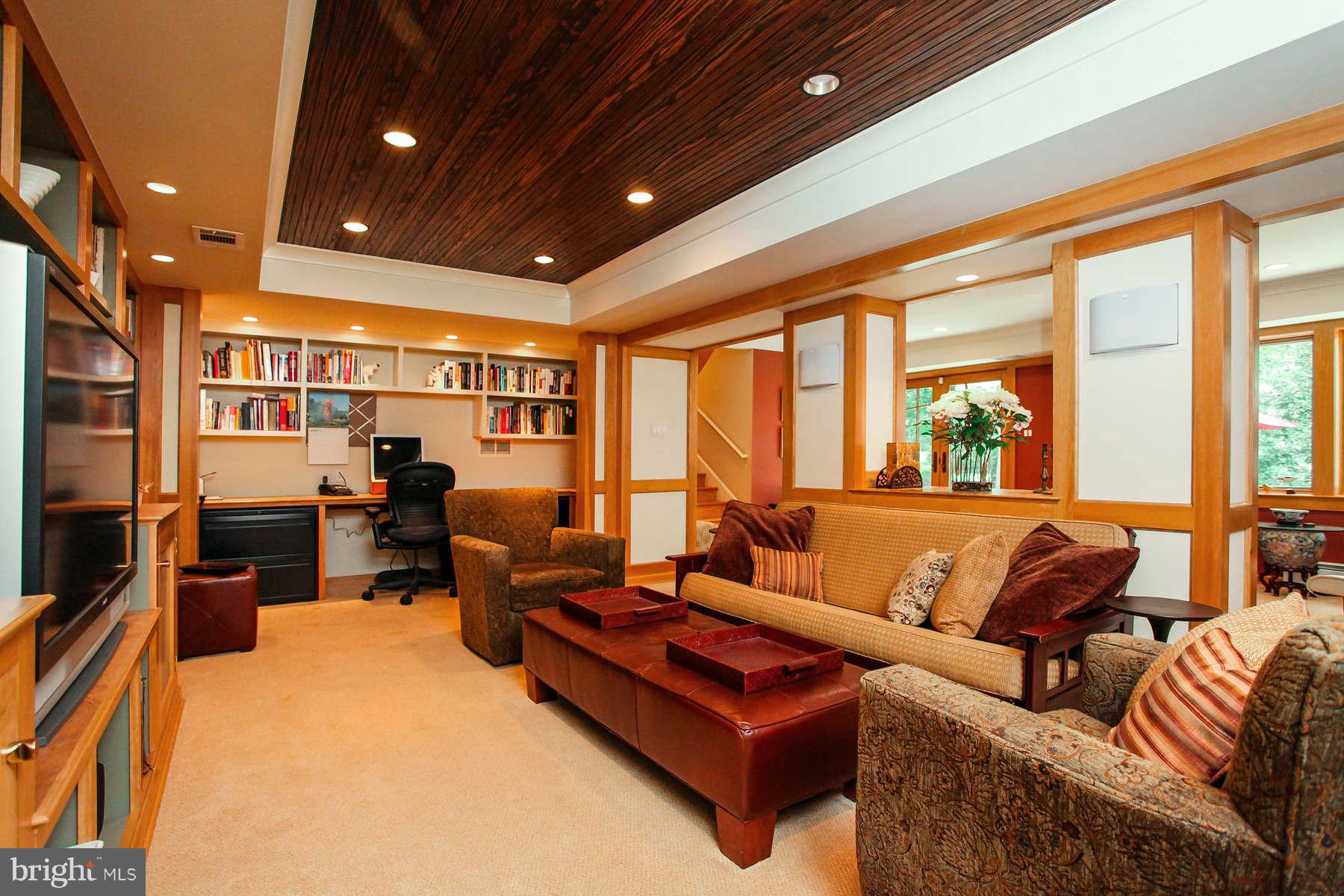 3706 North Glebe Road Arlington, VA 22207 - Photo 10 of 24 Library/Family Room