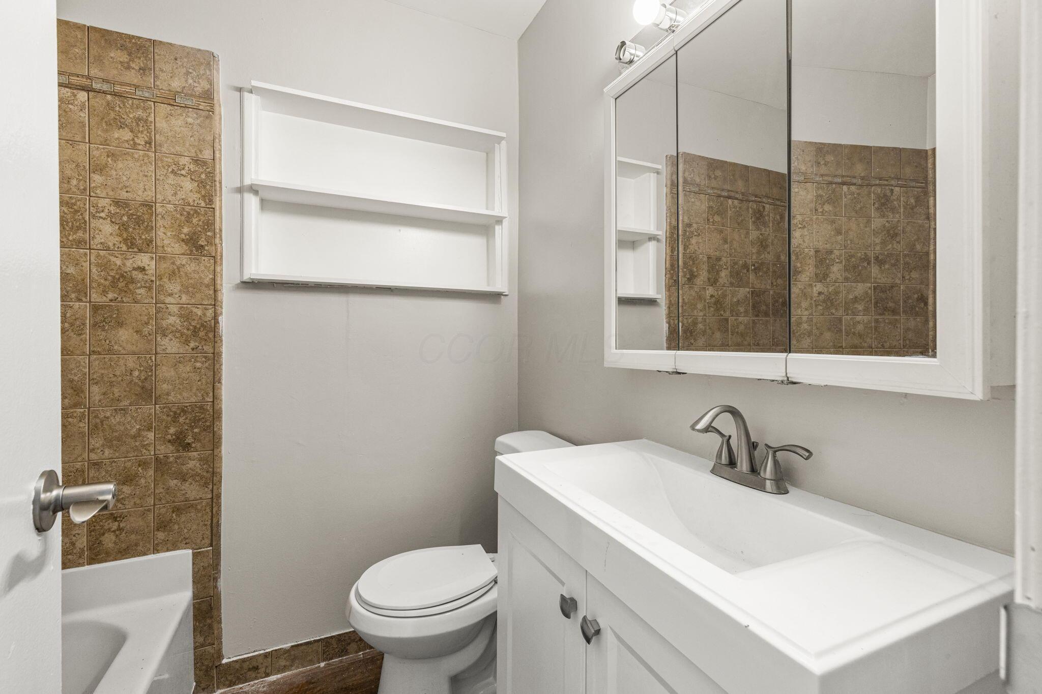 3318 Eakin Road Columbus, OH 43204 - Photo 12 of 25 2024-9-10 3318 Eakin Rd 063