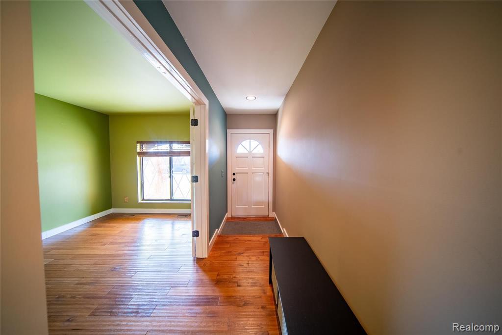 47392 Kathleen Road Macomb, MI 48044 - Photo 10 of 42