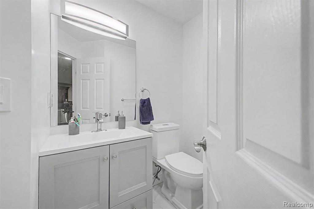 816 North Beech Daly Road Dearborn Heights, MI 48127 - Photo 19 of 47