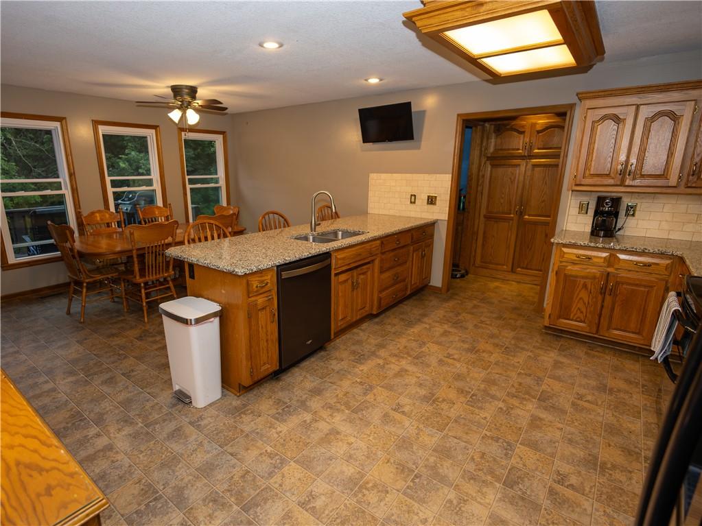 8515 Hallet Street Lenexa, KS 66215 - Photo 6 of 21