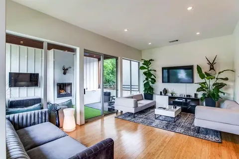 $635,000 | 4401 Roseland Avenue, Unit B, Dallas, TX 75204