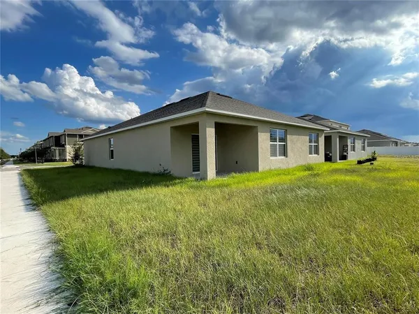 a view of a house with a yard