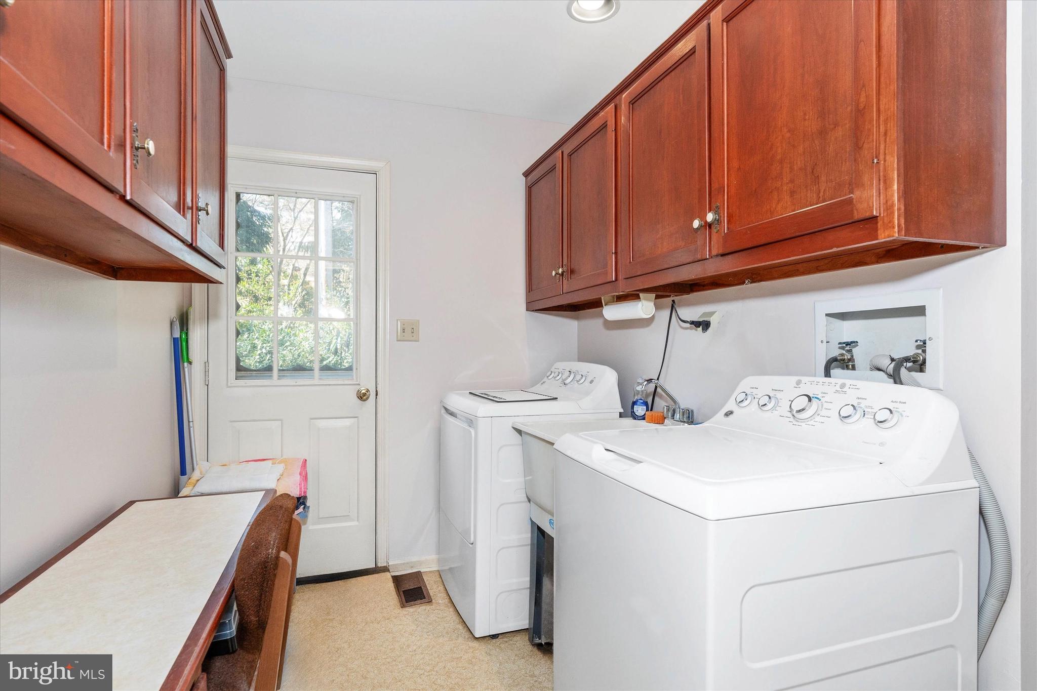600 Cheltenham Road Wilmington, DE 19808 - Photo 14 of 33 Main level laundry with exterior door