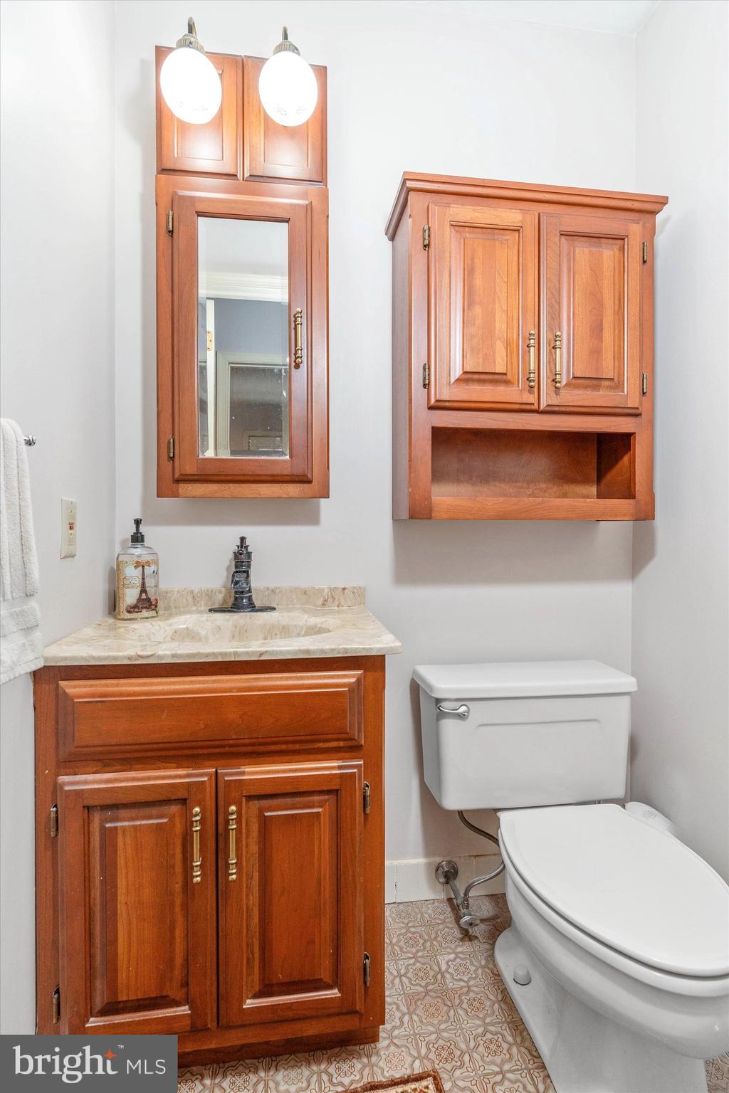 600 Cheltenham Road Wilmington, DE 19808 - Photo 15 of 33 Main level half bath