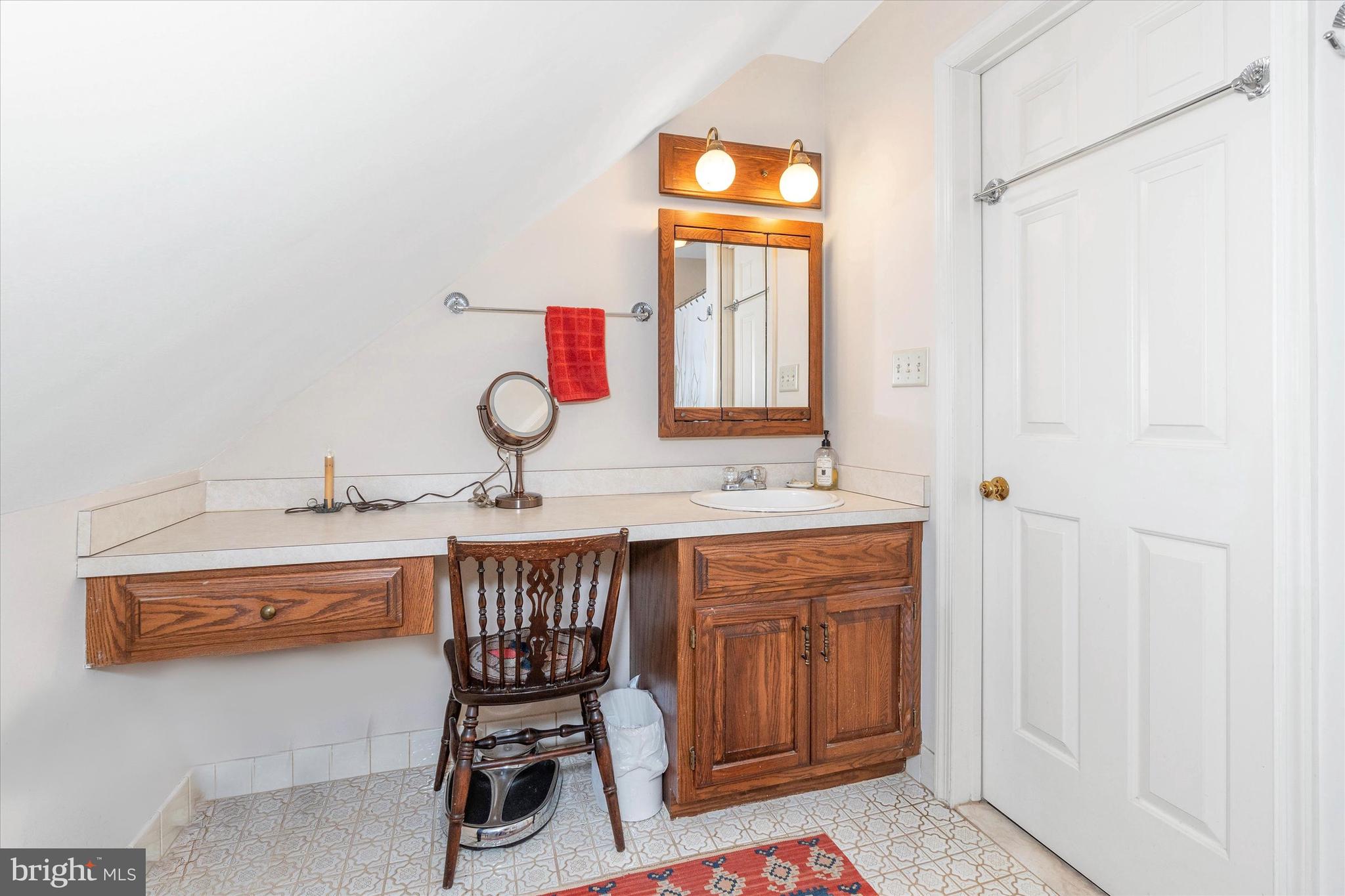 600 Cheltenham Road Wilmington, DE 19808 - Photo 22 of 33 2nd level full bath