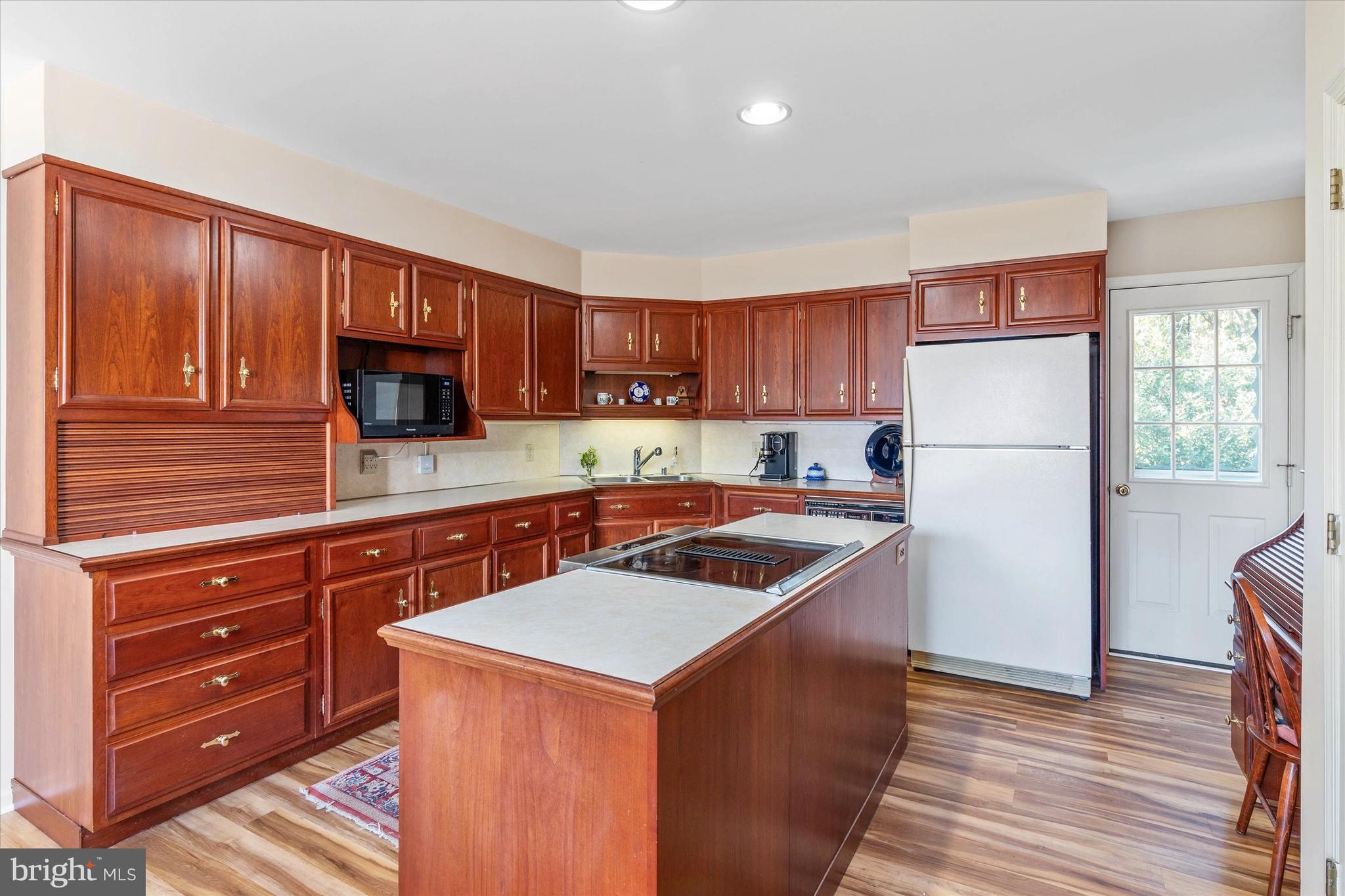 600 Cheltenham Road Wilmington, DE 19808 - Photo 7 of 33 Plenty of counter & cabinet space