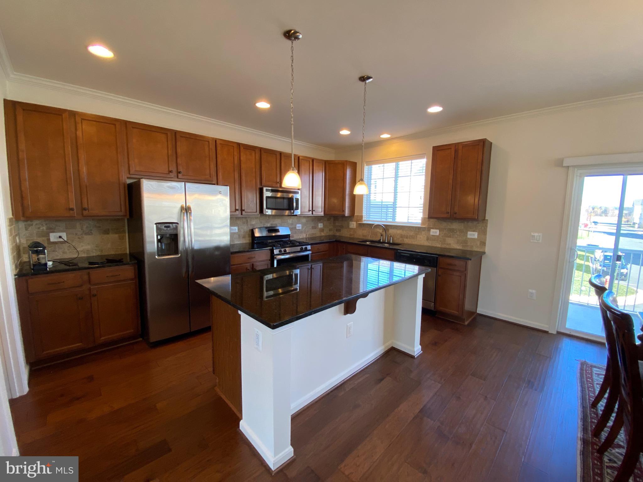 44153 Seawolve Square Chantilly, VA 20152 - Photo 15 of 52 View of Kitchen with recessed lights