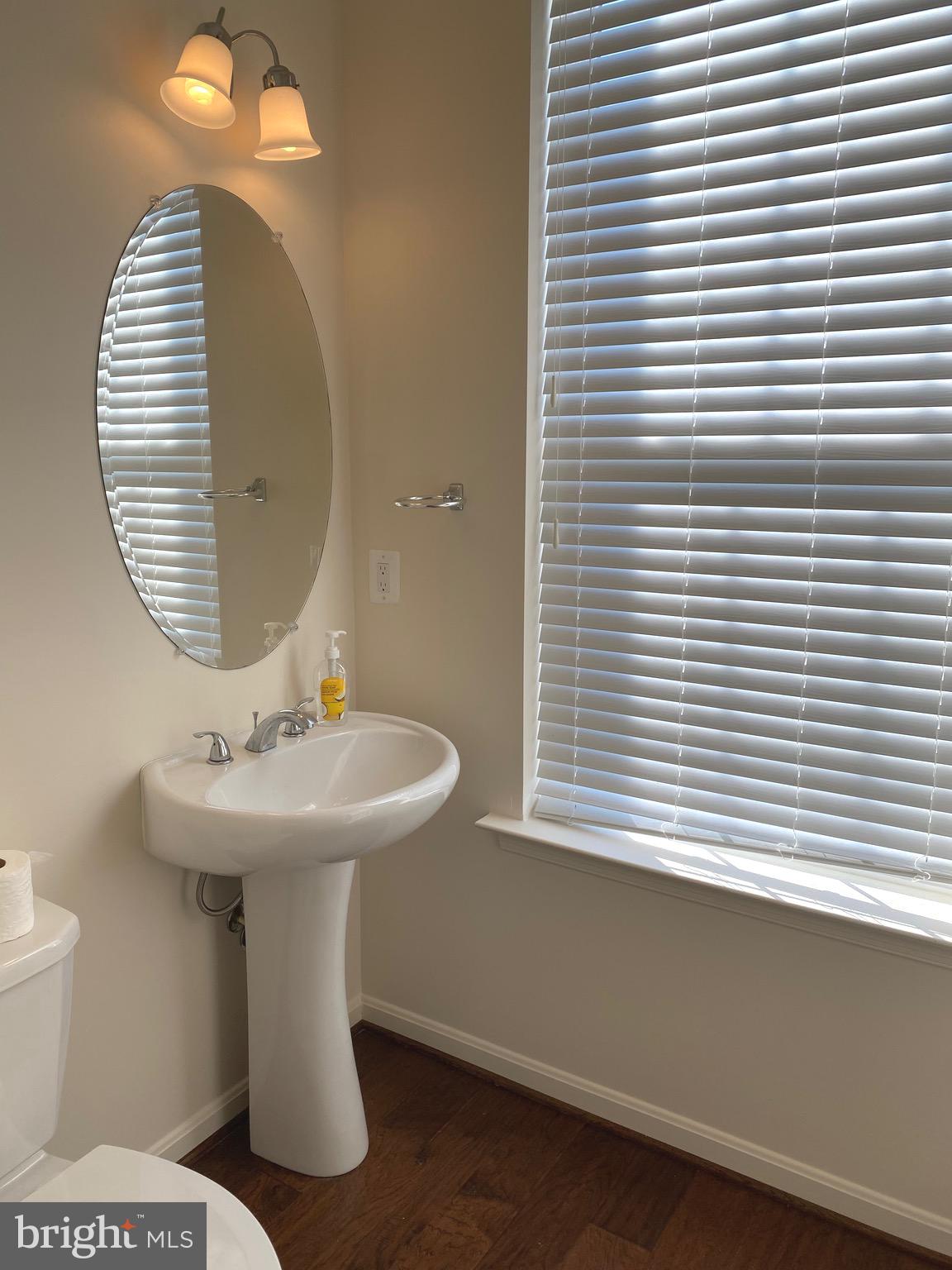 44153 Seawolve Square Chantilly, VA 20152 - Photo 21 of 52 Guest/Half Bathroom on Main Level