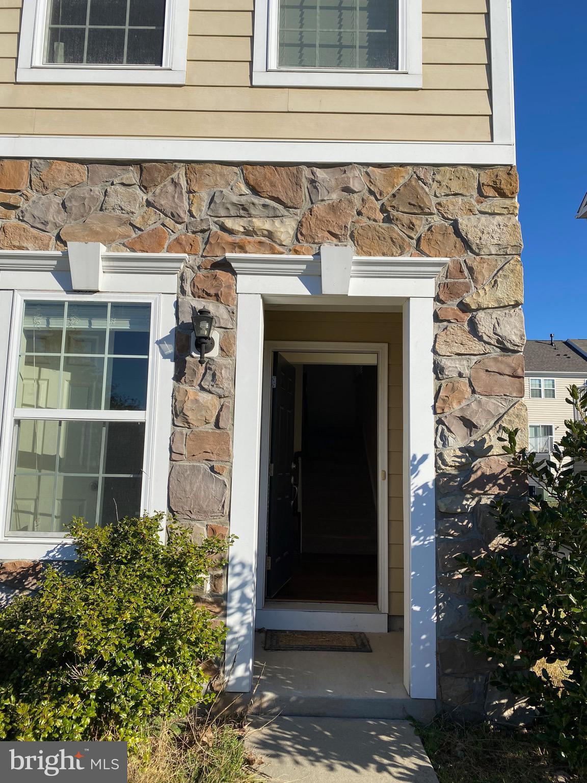 44153 Seawolve Square Chantilly, VA 20152 - Photo 3 of 52 Great Location