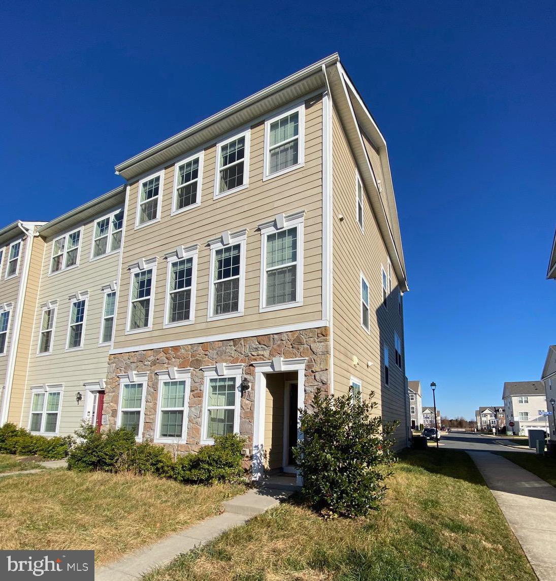 44153 Seawolve Square Chantilly, VA 20152 - Photo 4 of 52