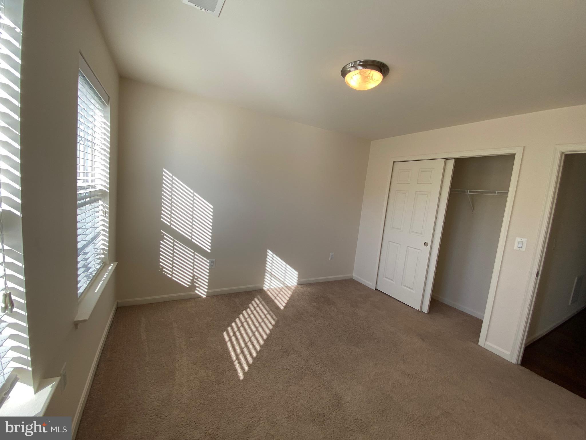 44153 Seawolve Square Chantilly, VA 20152 - Photo 45 of 52 Full Daylight windows in LL 4th bedroom